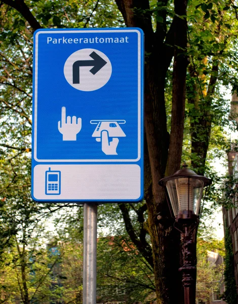 Автоматична парковка синій знак в Амстердамі — стокове фото