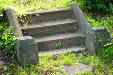 Doğal taş merdivenle