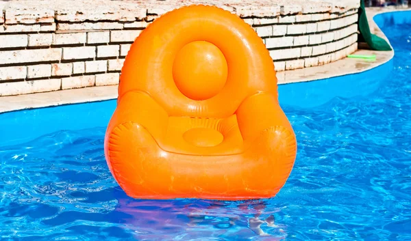 Sillón inflable naranja — Foto de Stock