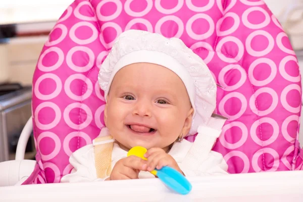 Baby med kockmössa — Stockfoto