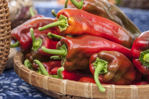 Basket of red bell peppers. — Stock Photo, Image