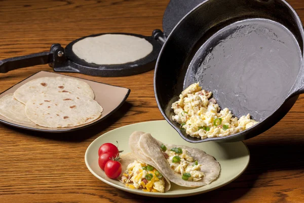 Colazione fatta in casa burrito . — Foto Stock