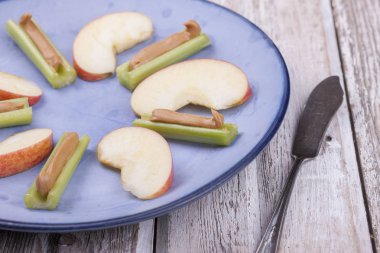 Meyve ve sebze tabağı.