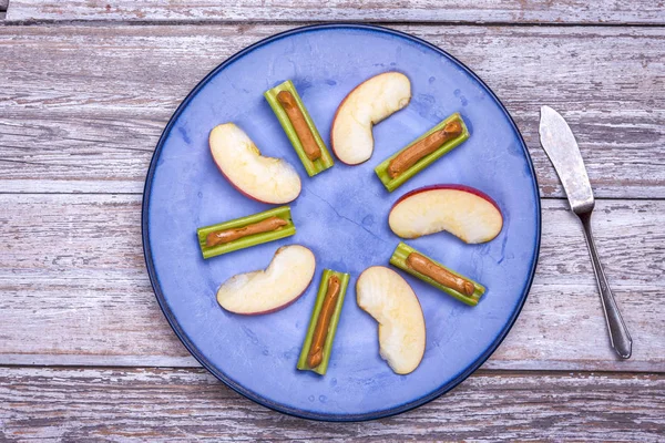 Overview of celery and apple slices. — Stock Photo, Image