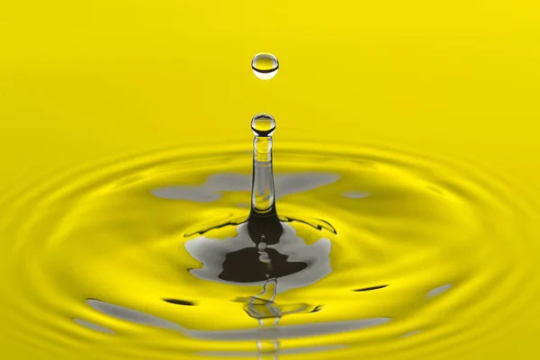 Water drop abstract in yellow reflected water. — Stock Photo, Image