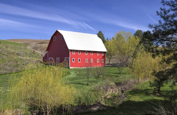 Schuur in landelijke Oost-Washington. — Stockfoto