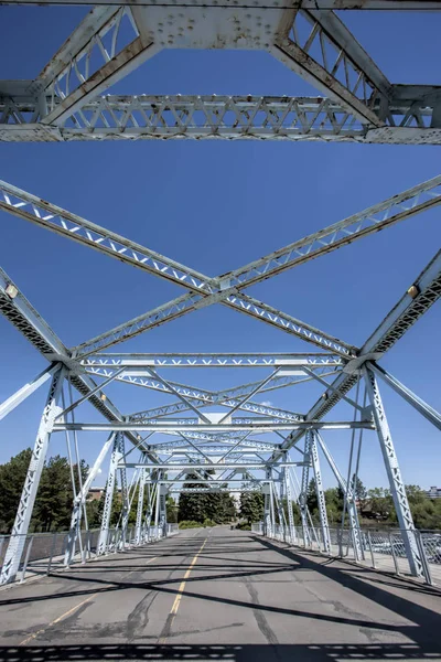 Belki stalowe mostu. — Zdjęcie stockowe