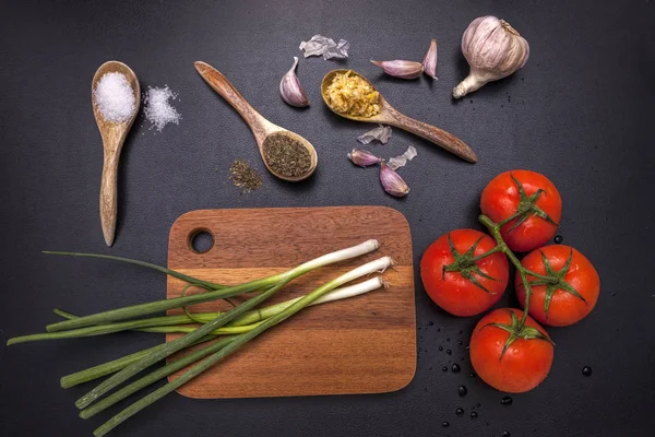 Gemüse und Gewürze zum Kochen. — Stockfoto