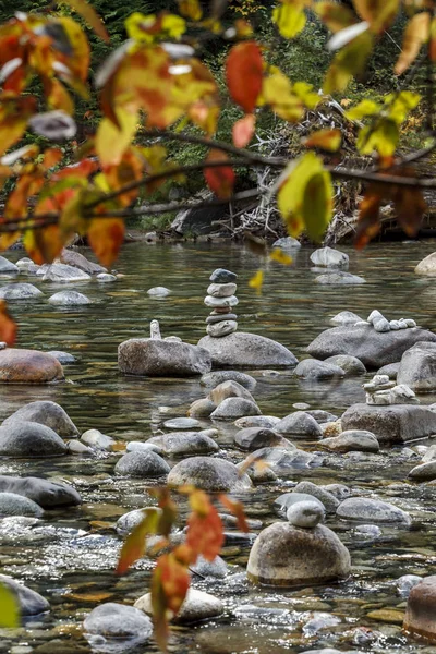 Roca cairn en otoño . —  Fotos de Stock