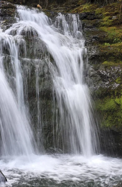 Water splashing down the falls. — Stock Photo, Image