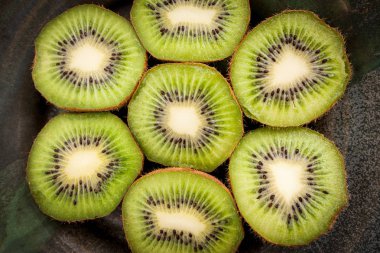 Lezzetli görünümlü kivi.