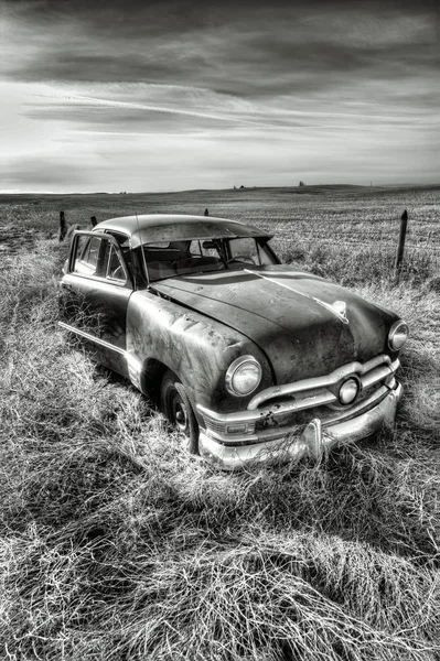 B & W of rusted antique car . Стоковая Картинка