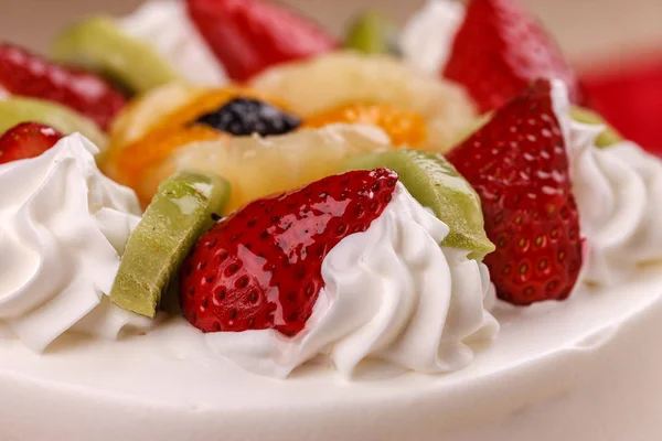Macro of fruit on cake. — Stock Photo, Image