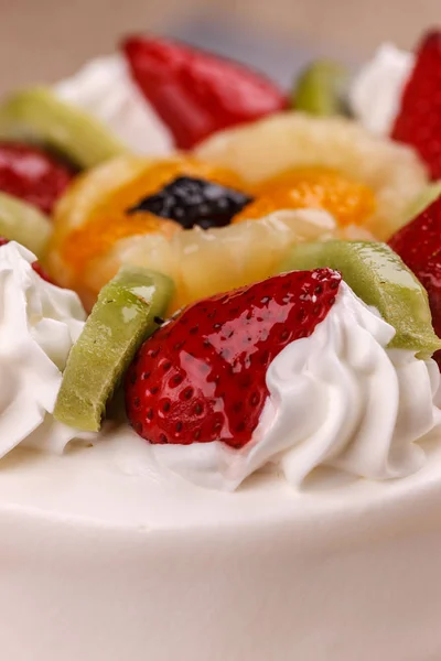El primer plano de la fruta a la torta . — Foto de Stock