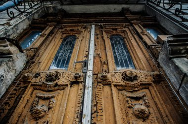 çok eski antika kapı