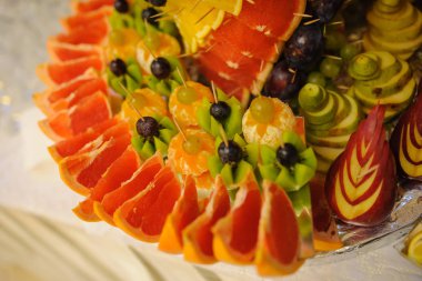 meyve dekorasyon kuğu tatlı