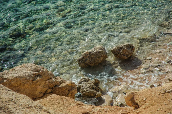 绿松石海和石头 — 图库照片