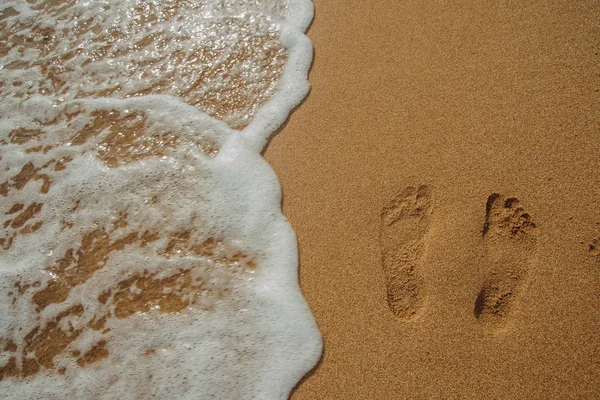 Legs of child on the sand beach — Stock Photo, Image