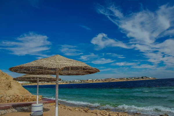Sunshade beach red sea blue sky — Stock Photo, Image