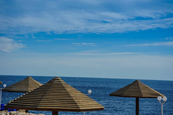 Sunshade turquoise sea blue sky — Stock Photo, Image