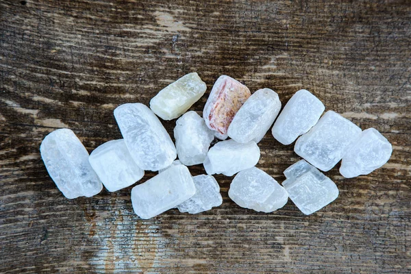 Белый прозрачный камень — стоковое фото