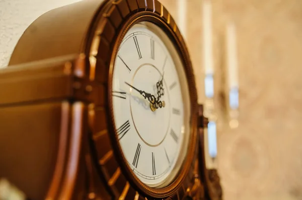 アンティーク木製ビンテージ壁時計 — ストック写真