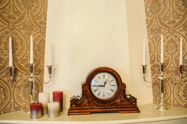 Reloj de pared vintage de madera antigua —  Fotos de Stock