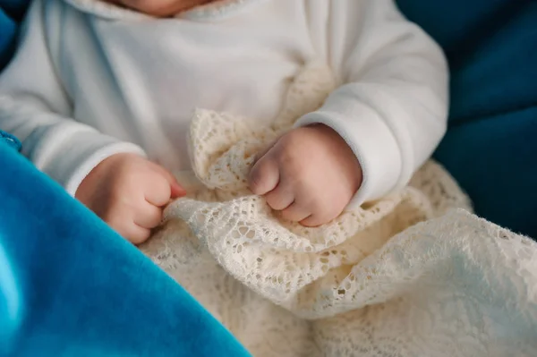 Hand of newborn — Stock Photo, Image
