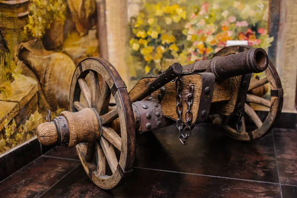 Metal velho canhão no museu — Fotografia de Stock