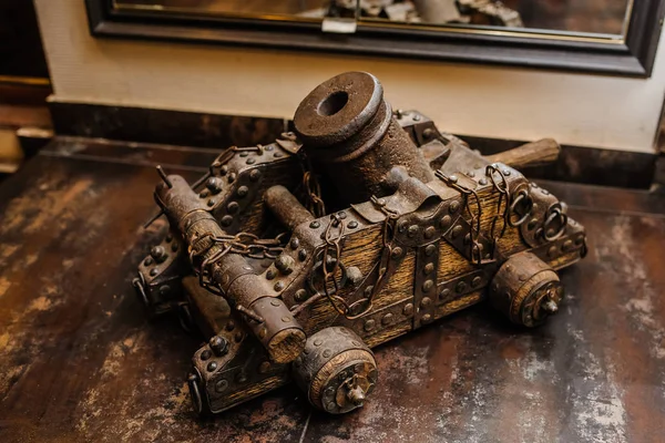 Metal velho canhão no museu — Fotografia de Stock
