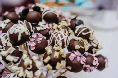 Çikolata şeker topları tanımlama bilgileri