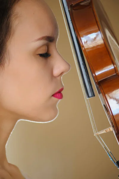 Muzyka portret młodej kobiety — Zdjęcie stockowe