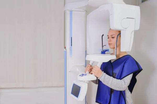 woman patient doing panoramic teeth x-ray