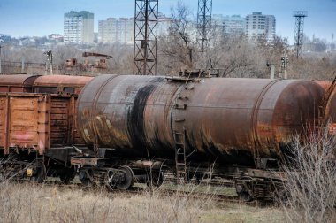 Paslı demiryolu konteynerler olarak ve petrol taşımacılığı terk