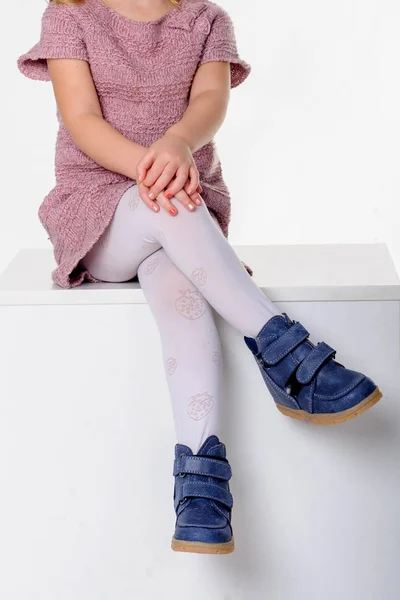 Child legs wearing shoes on a white background — Stock Photo, Image