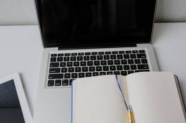 Beyaz studio çalışma alanı'nın Üstten Görünüm
