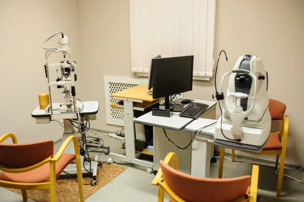 Ophthalmology clinic equipment : Biomicroscopy and Tomography