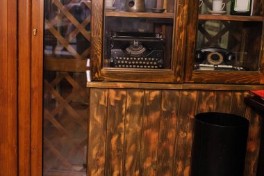  örümcek ağı tam masaya Vintage daktilo