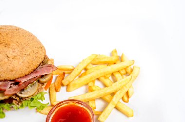 Ketçap ve hamburger/burger patates kızartması 