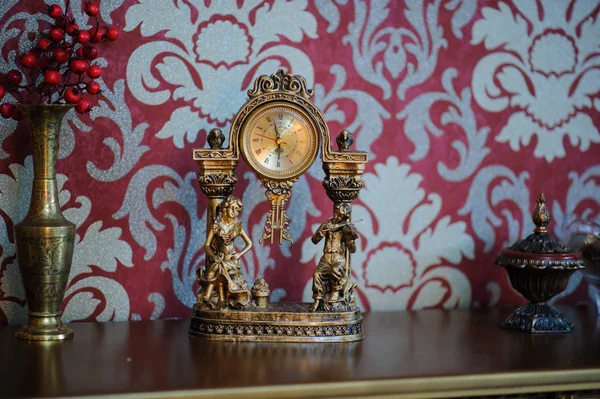 Zeer oude antieke vintage klok — Stockfoto