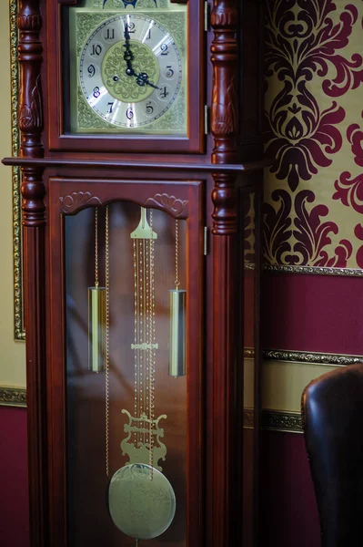 Reloj vintage antiguo muy antiguo —  Fotos de Stock