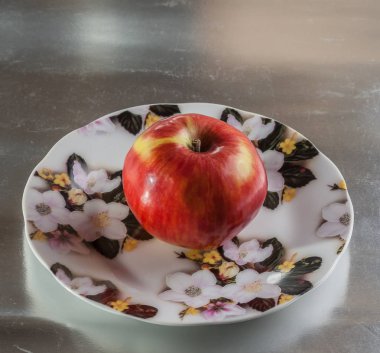 bir uçan daire olgun, Kırmızı elma