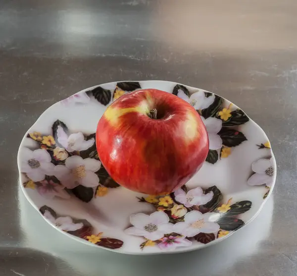 bir uçan daire olgun, Kırmızı elma