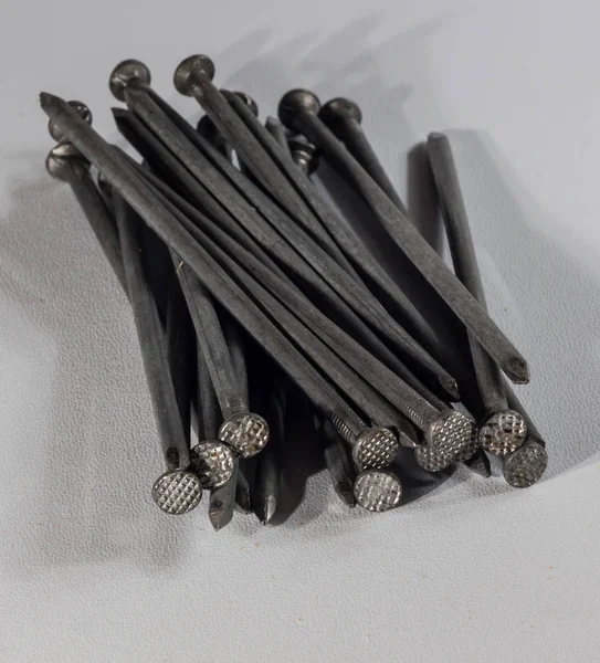 Metallichesky bir çivi