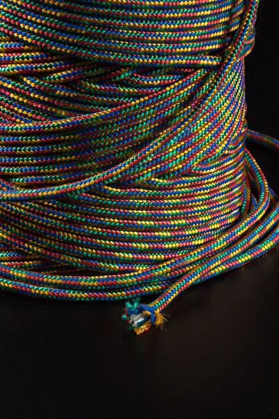 Carretel de cordas no fundo branco — Fotografia de Stock