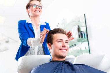 Saç kesimi berber Kuaför tavsiye adam