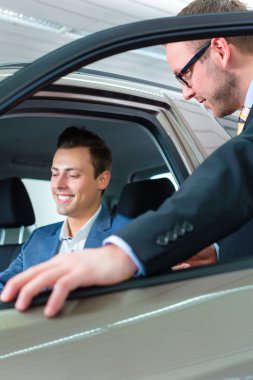 Müşteri satın alma yeni araba 