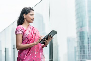 Kendine güvenen iş kadını 