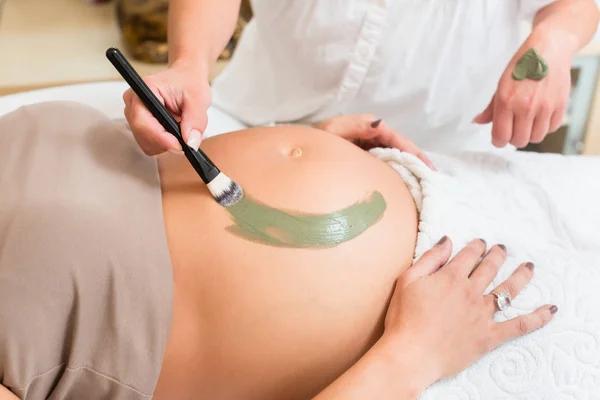 Rasul terapia de curación de la tierra para la mujer embarazada — Foto de Stock