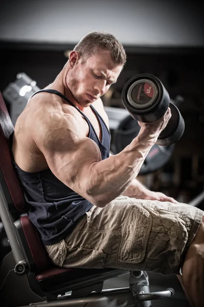 Man at fitness training with dumbbells in gym — Stock Photo, Image